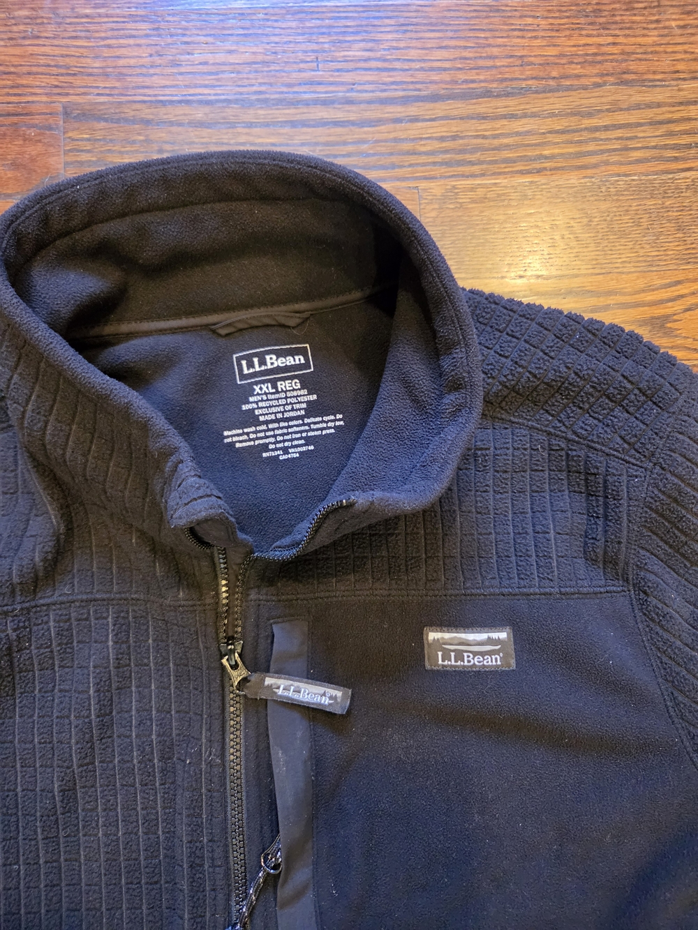 L.L. Bean Men's Black Full-Zip Quilted Fleece Jacket - Picture 5 of 6